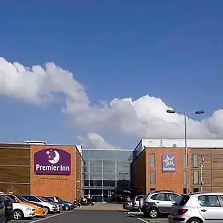 Premier Inn London Heathrow Airport T2 & T3 - Bath Road-3